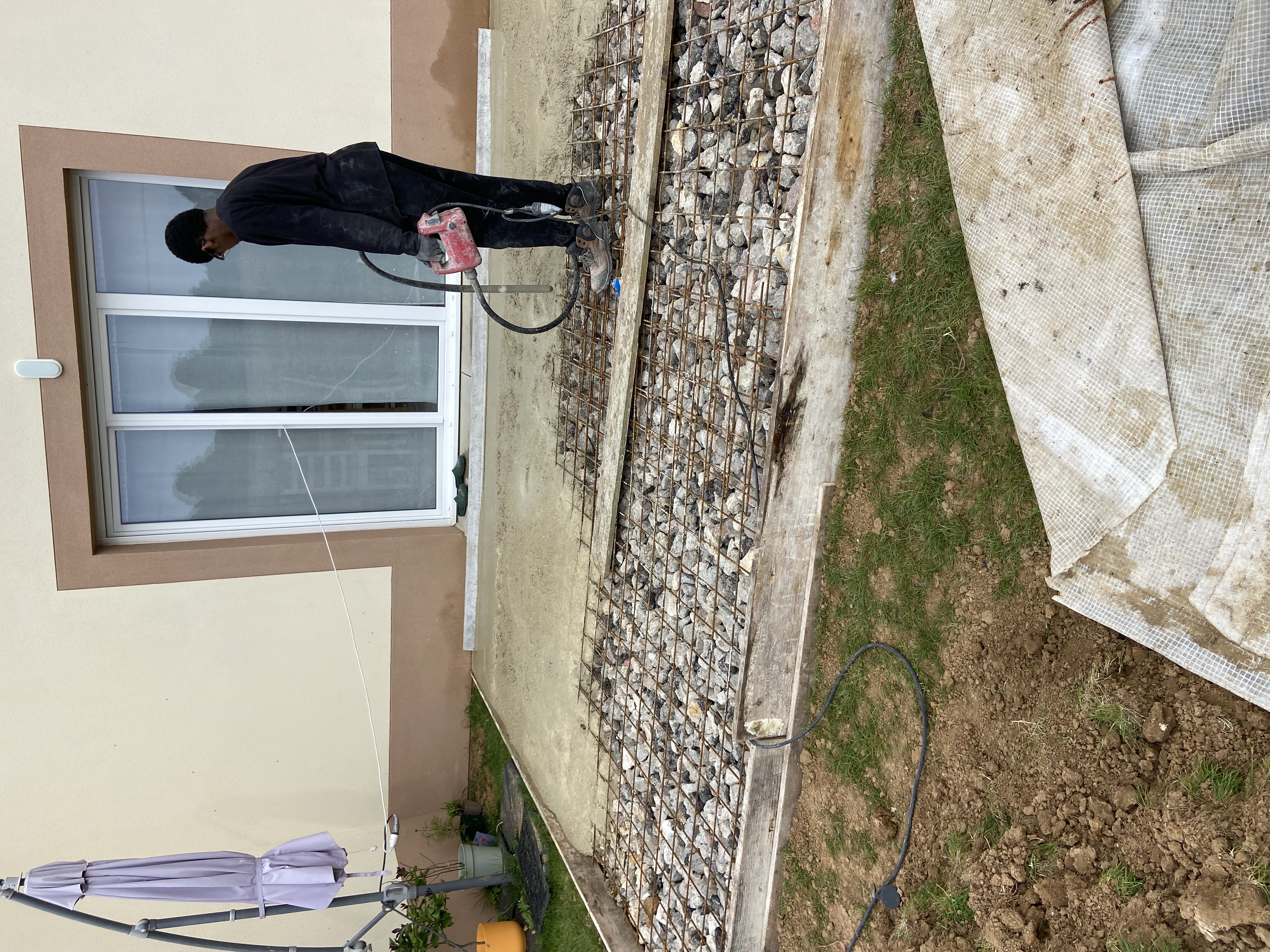 Artisan SARL Pommier sur chantier de construction à Héricy - Seine-et-Marne (77)
